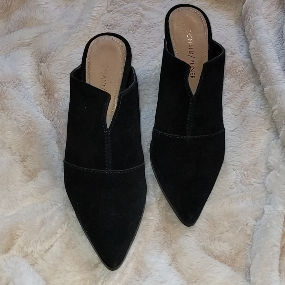 Donald J Pliner black mules